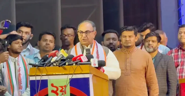 স্বাধীনতা নিয়ে যারা কথা বলে তাদের সঙ্গে নামাজও পড়তে চাই না: মির্জা আব্বাস