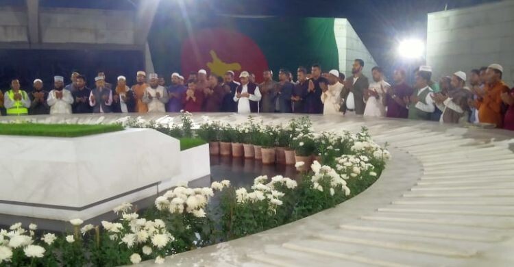 জিয়া-খালেদার কবরে মির্জা আব্বাসের শ্রদ্ধা