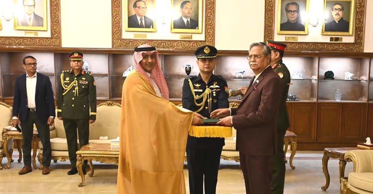 রাষ্ট্রপতির কাছে সৌদি রাষ্ট্রদূতের পরিচয়পত্র পেশ