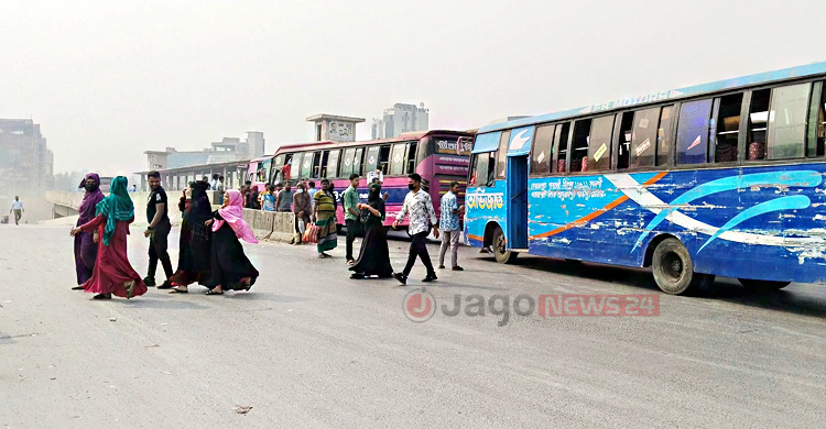 বিপজ্জনক বাসস্টপে পরিণত আব্দুল্লাহপুর ফ্লাইওভার