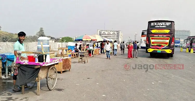 আব্দুল্লাহপুর ফ্লাইওভারে অবৈধ বাসস্টপ, বিপজ্জনক ওঠানামা