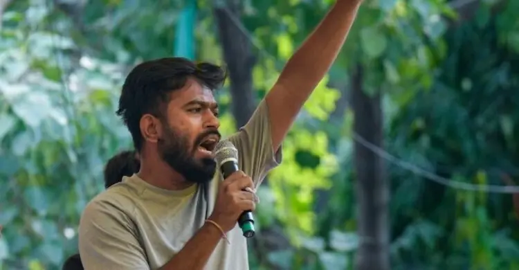 শিক্ষামন্ত্রীকে না সরালে পরের দাবি প্রধানমন্ত্রীর পদত্যাগ