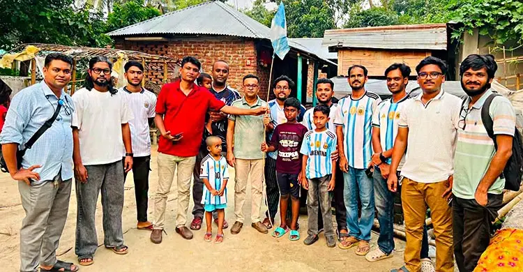 উপহারের জার্সি পরেই রাতে ঘুমিয়েছিল মেসিভক্ত সেই আবির