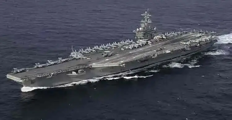 ইরানের ড্রোন হামলায় গভীর সমুদ্রে চলে গেলো মার্কিন রণতরী