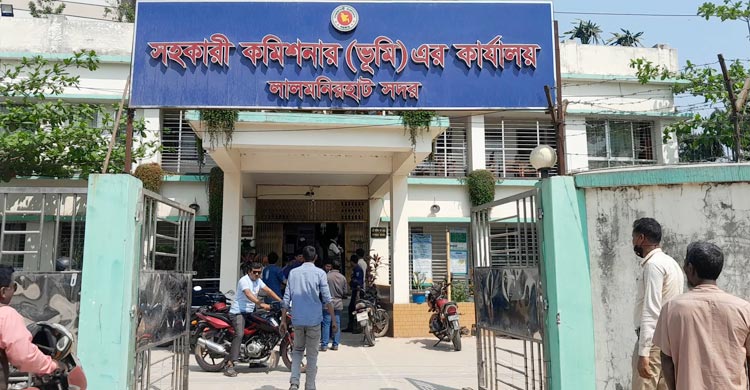 ৫ সাংবাদিককে অফিসে আটকিয়ে রাখলেন এসিল্যান্ড, জেলে পাঠানোর হুমকি 