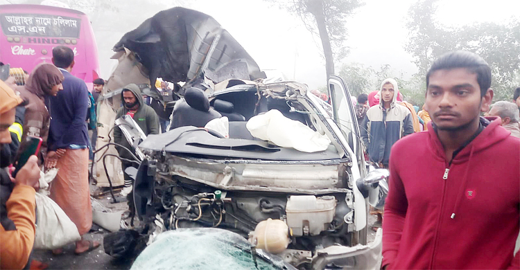 ঈশ্বরদীতে বাস-মাইক্রোবাস সংঘর্ষে ইপিজেডের দুই কর্মকর্তা নিহত
