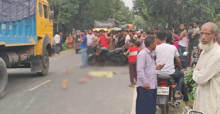 নানাকে দেখে দৌড়, ট্রাকচাপায় প্রাণ গেলো শিশুর
