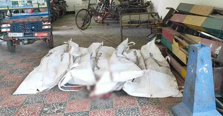 4 killed as truck overturns on Dhaka-Chattogram highway