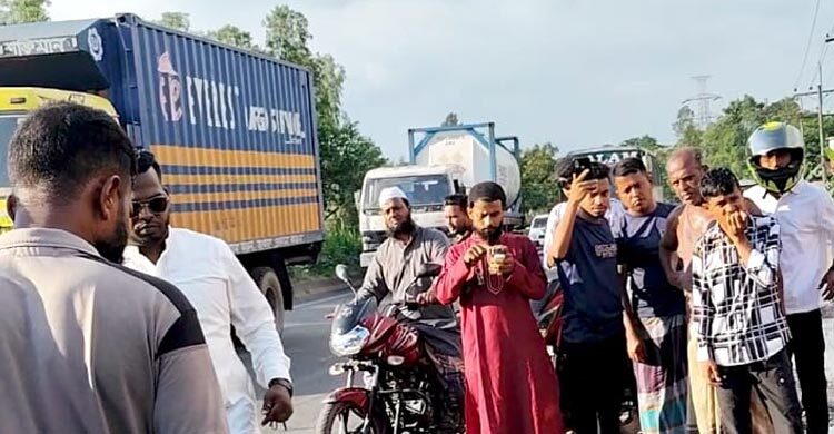 মোটরসাইকেল দুর্ঘটনায় প্রাণ গেলো স্বামীর, হাসপাতালে স্ত্রী