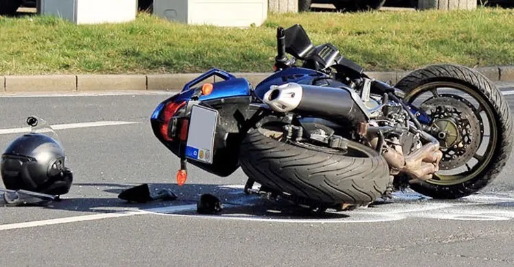 মোটরসাইকেলে ট্রাকের ধাক্কা, সড়কে ছিটকে পড়ে প্রাণ গেলো যুবকের