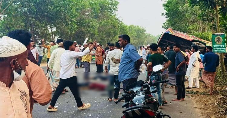 ফটিকছড়িতে বাস-মোটরসাইকেল সংঘর্ষে নিহত ৩