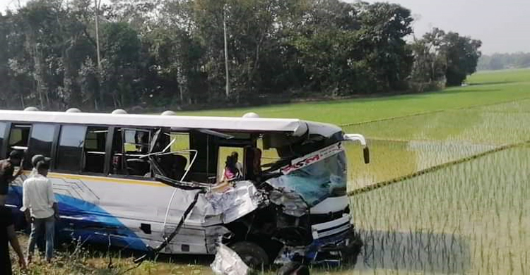 3 killed as bus, covered van collide in Cox’s Bazar