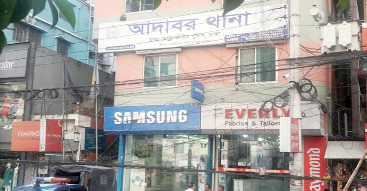 আদাবরে বাসে অগ্নিসংযোগের চেষ্টা, থানা হেফাজতে যুবক