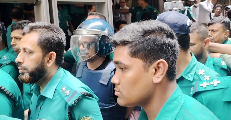 কারাগারে কোমরের ব্যথায় ভুগছেন পলক