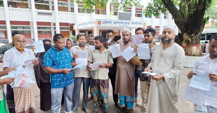 নকল সিল-সই দিয়ে গ্রাহকের অর্ধ কোটি টাকা হাতিয়ে নেওয়ার অভিযোগ