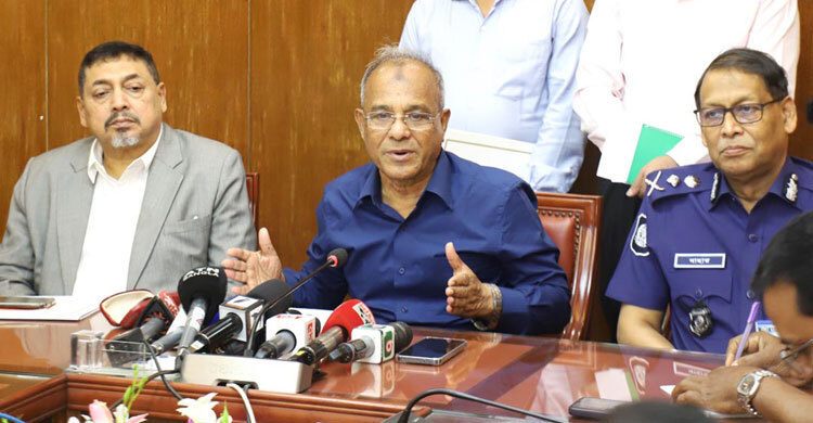 Power brings a crowd: Jahangir laments the flood of ‘friends’,  ‘relatives’ after taking office