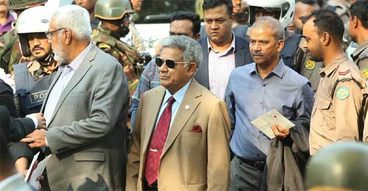 Incoming ministers, advisers ditch cars, walk through gridlock to JS compound