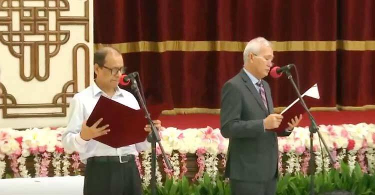 Two more sworn in as advisers