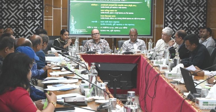কৃষি ভূমি সুরক্ষা অধ্যাদেশ চূড়ান্ত করতে ৪ উপদেষ্টাকে নিয়ে বৈঠক