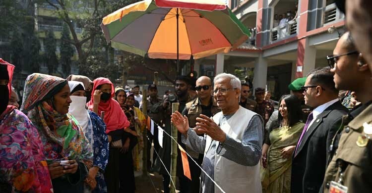 ভোটের সার্বিক পরিস্থিতি ঘুরে দেখলেন প্রধান উপদেষ্টা