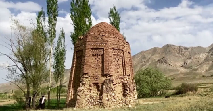 আফগানিস্তানে এক হাজার বছরের পুরোনো মিনার ধসে পড়ার ঝুঁকিতে