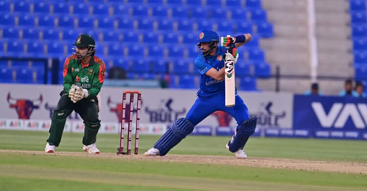 শেষ মুহূর্তে নবির ঝড়, হোয়াইটওয়াশের লজ্জা এড়াতে লক্ষ্য ২৯৪ রান