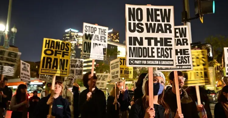 ইরানে হামলার প্রতিবাদে যুক্তরাষ্ট্রজুড়ে বিক্ষোভ