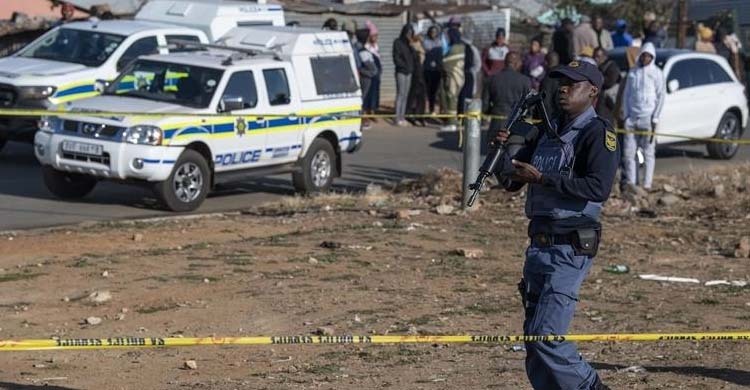 দক্ষিণ আফ্রিকায় বারে সন্ত্রাসী হামলা, নিহত ১১