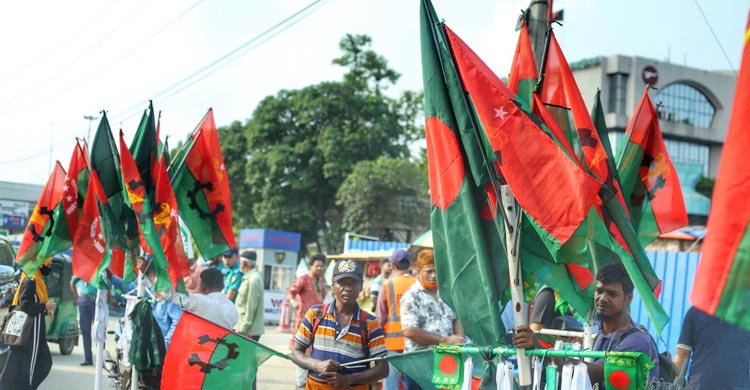 জনসমাগম ঘিরে বিমানবন্দর এলাকায় ভাসমান হকারদের হিড়িক