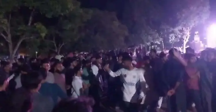 বাকৃবিতে শিক্ষার্থীদের হাতাহাতি, সাংস্কৃতিক অনুষ্ঠান পণ্ড