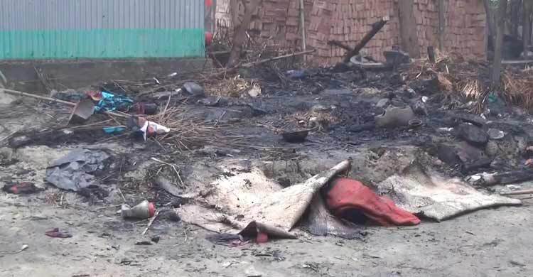 আগুনে বোনের মৃত্যু, দগ্ধ হয়ে হাসপাতালে ভাই