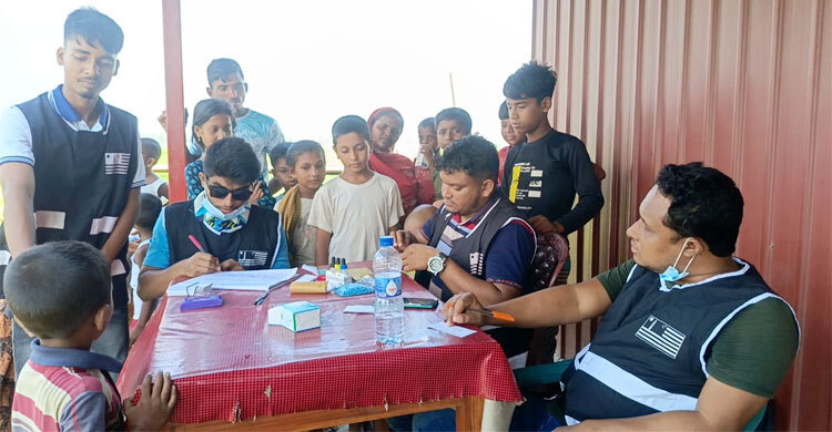 ৪ শতাধিক রোগীকে বিনামূল্যে চিকিৎসা সেবা দিয়েছে আহমদিয়া যুব সংগঠন