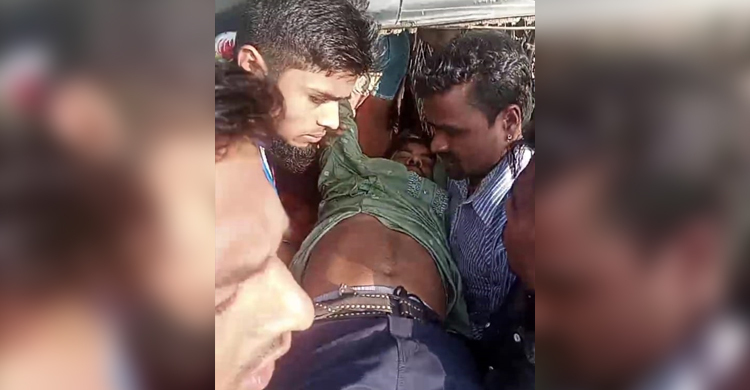 নৌকার সমর্থকদের হামলায় সাংবাদিকসহ আহত ১৭