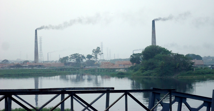 বায়ুদূষণের শীর্ষে লাহোর, ঢাকা চতুর্থ