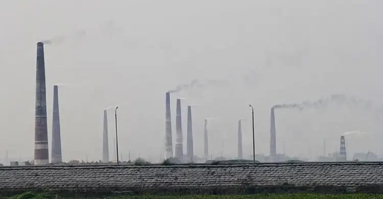 বায়ুদূষণের শীর্ষে আজ কায়রো, দ্বিতীয় ঢাকা