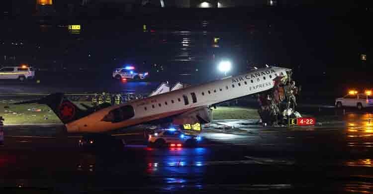 নিউইয়র্কে যাত্রীবাহী প্লেন-ট্রাকের সংঘর্ষ, পাইলট ও কো-পাইলট নিহত