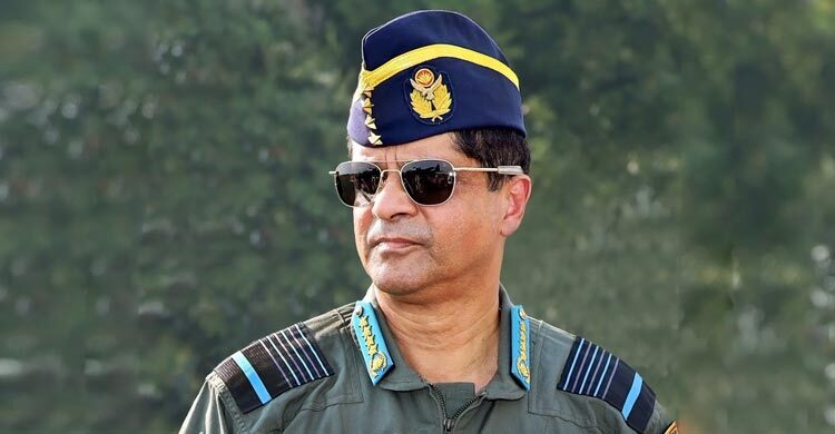 সংযুক্ত আরব আমিরাত সফর শেষে দেশে ফিরেছেন বিমানবাহিনী প্রধান