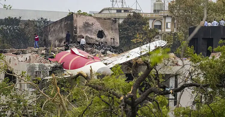 ভারতে এয়ার ইন্ডিয়ার প্লেন দুর্ঘটনায় দোষারোপের লড়াই, দোষ আসলে কার?
