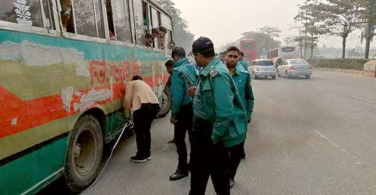 বায়ুদূষণে শীর্ষে দিল্লি, ঢাকার কিছুটা উন্নতি
