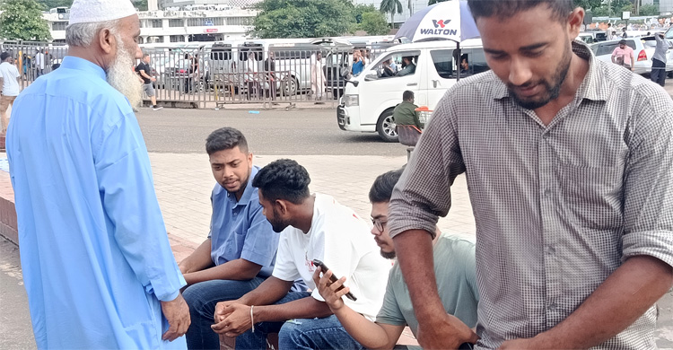 ‘মানবপাচারকারী’ শাখাওয়াত দেশে, বিচার দাবিতে শাহজালালে ভুক্তভোগীরা