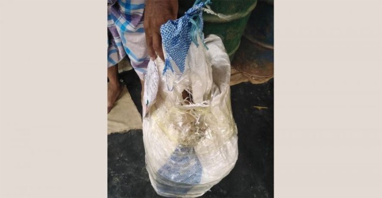 শাহজালালে ১৫০ হজযাত্রীর লাগেজ কেটে চুরির অভিযোগ, সত্য নয় দাবি বিমানের