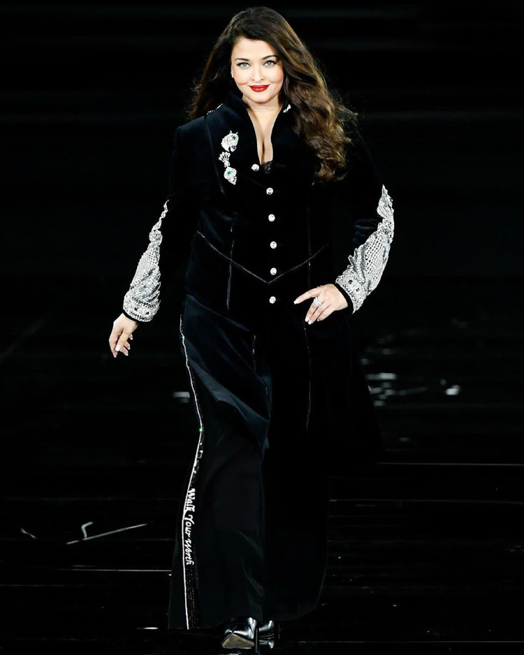 শেরওয়ানি লুকে নতুন মাত্রা যোগ করলেন ঐশ্বরিয়া