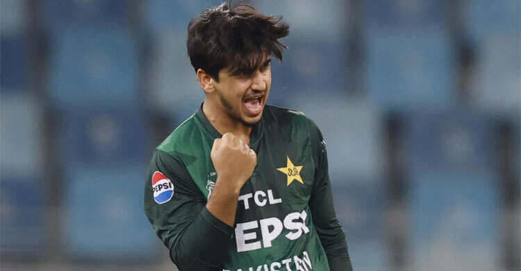 এশিয়া কাপে চার শূন্য’র পরও র‌্যাংকিংয়ে শীর্ষে সাইম আইয়ুব