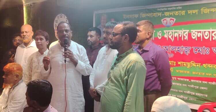 ভোট চাইতে এলে ইনকাম কত জিজ্ঞাসা করতে হবে: আজম খান