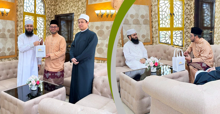 আজহারীকে মালয়েশিয়া ধর্মমন্ত্রীর বিশেষ উপহার