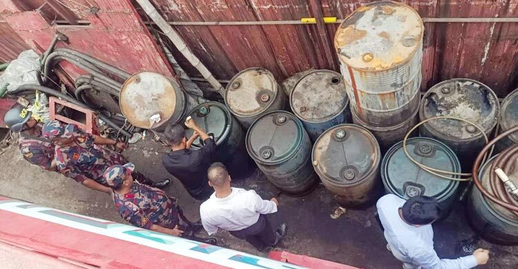 সিদ্ধিরগঞ্জে ১৪ হাজার লিটার জ্বালানি তেল জব্দ, দুজনকে জেল-জরিমানা