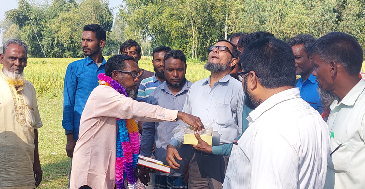 মামলার ২০ বছর পর প্রধান শিক্ষকের পদ ফিরে পেলেন আকবর হোসেন