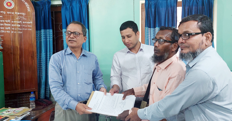 মামলার ২০ বছর পর প্রধান শিক্ষকের পদ ফিরে পেলেন আকবর হোসেন