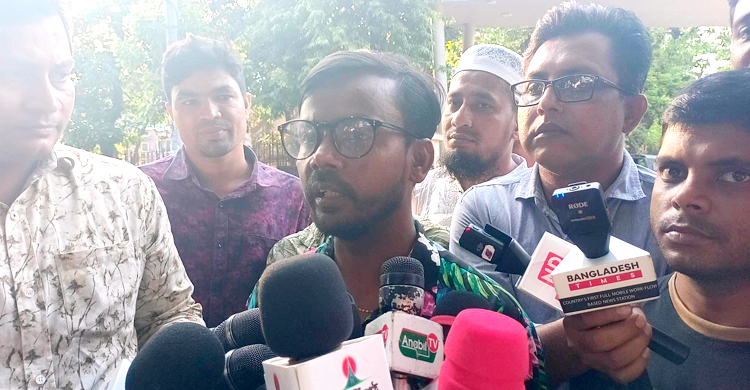 হ্যাকাররা আমার কাছে ৫ লাখ টাকা চেয়েছে: হিরো আলম