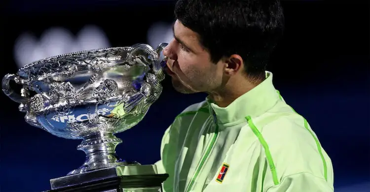 জোকোভিচকে হারিয়ে গড়লেন ইতিহাস, জিতলেন অস্ট্রেলিয়ান ওপেন